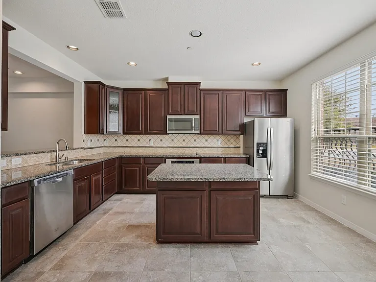 3934 Amberwood Dr — Photo 19