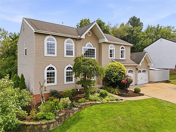 3rd image of 4074 Valleyvue Dr