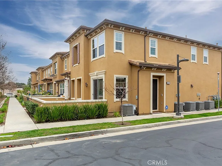 10510 Maple Ln — Photo 1