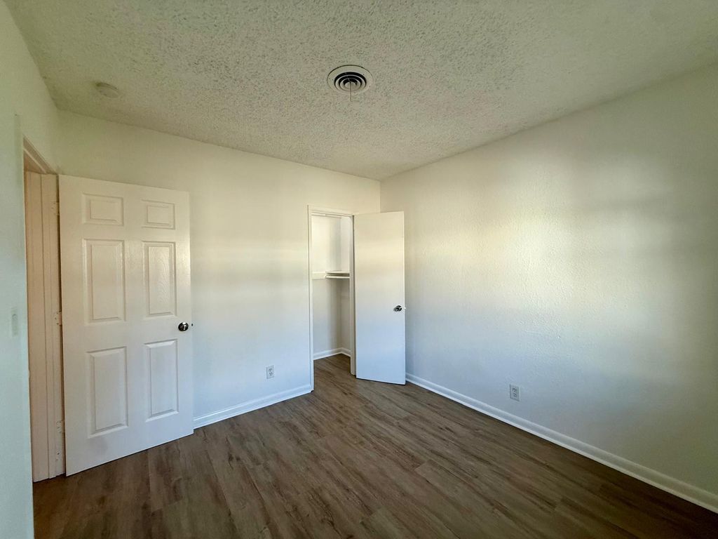 3221 NE 7th Ave APT D, photo 9