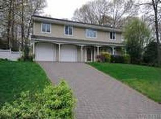 52 Radburn Dr, Hauppauge, NY 11788