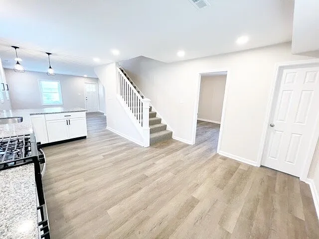 4 bed, 2.0 bath, 1248 sqft, $2,150 — Photo 3