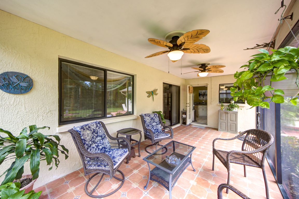 Rear-Exterior-Screened-Lanai