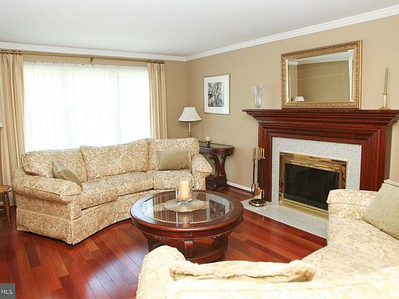 3rd image of 2620 Tonbridge Dr