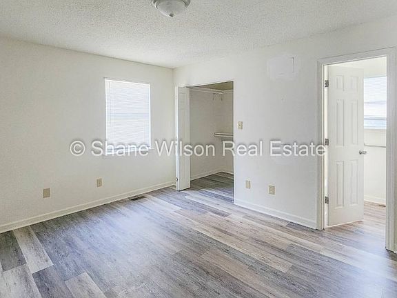5th image of 3317 Steeple Cir NE