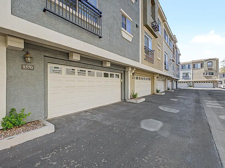 2402 E 5th St #1570 — Photo 29
