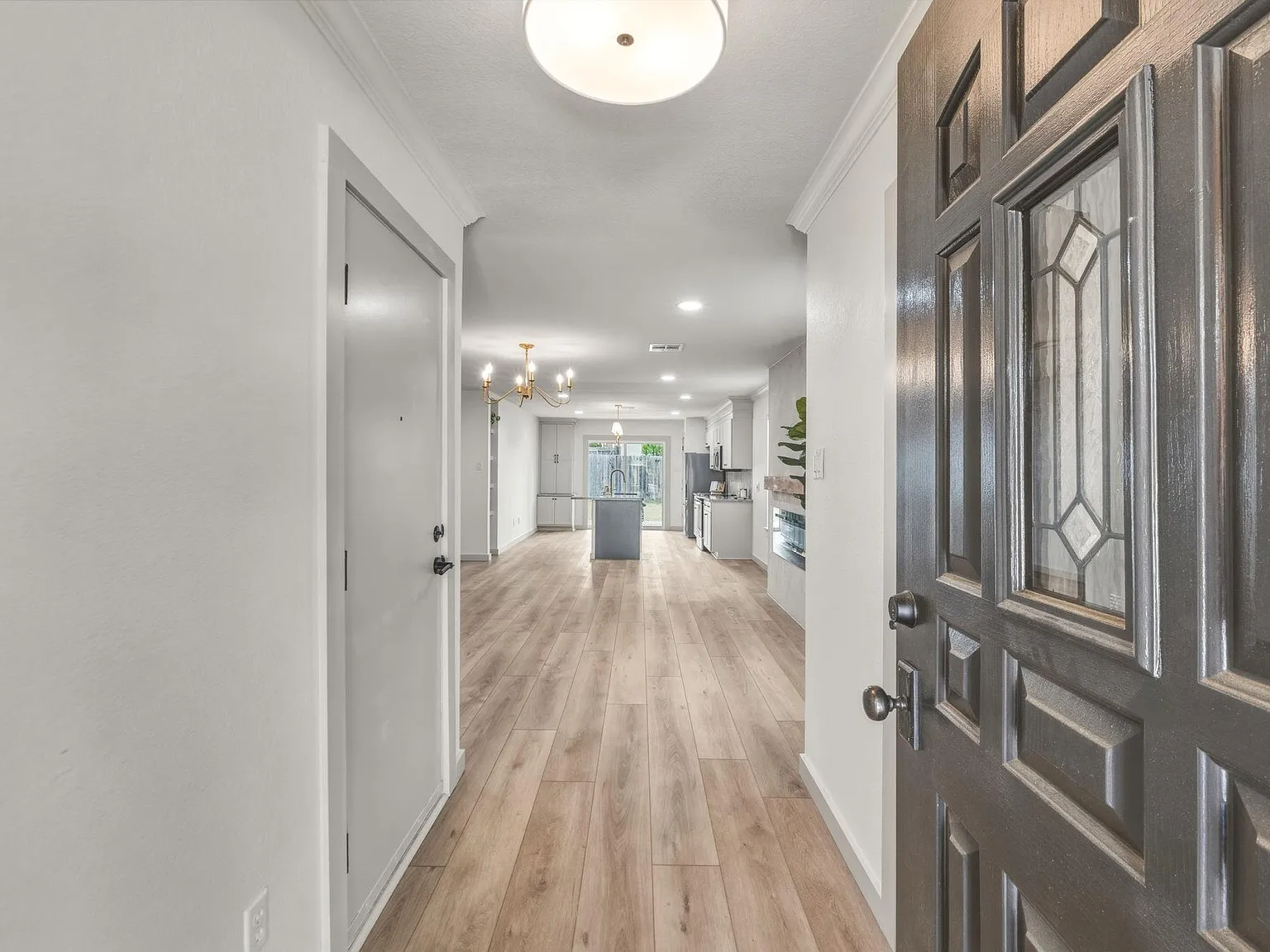 4 bed, 2.5 bath, 2241 sqft, $2,250 — Photo 4