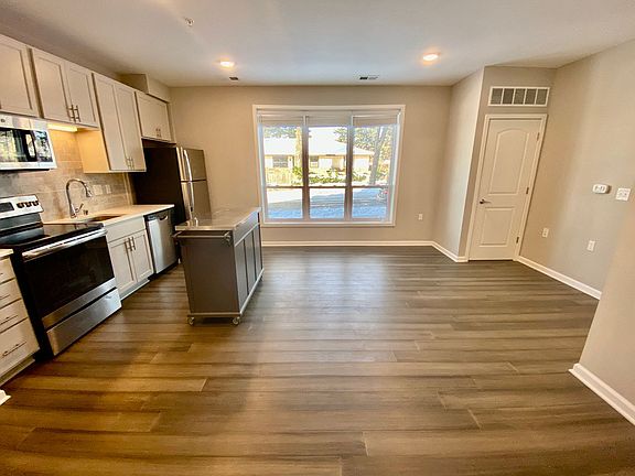 4th image of 829 Marshall St NE #329