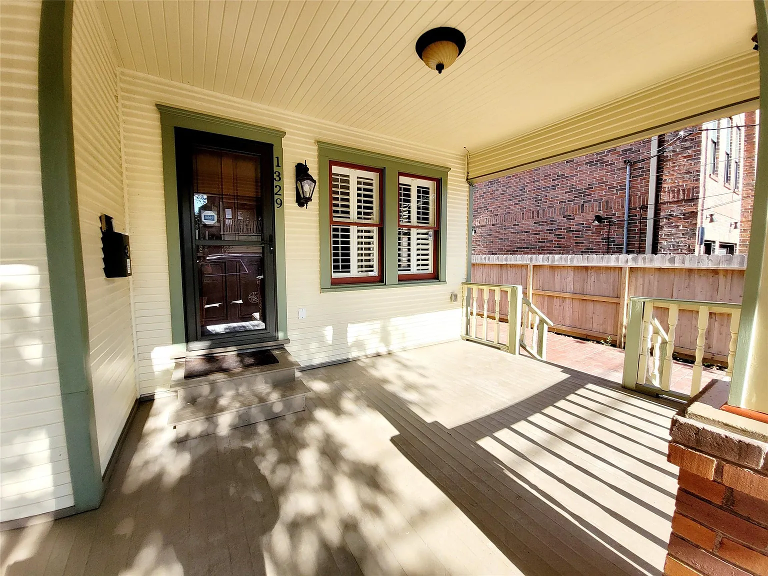 2 bed, 1.0 bath, 910 sqft, $2,000 — Photo 3