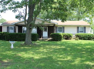 9006 N Lighthouse Ln, Opdyke, IL 62872