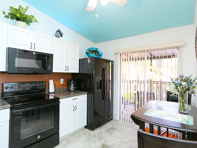 4030 Northlight Dr — Photo 2