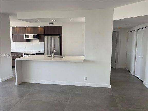 2nd image of 1000 Island Blvd #2305