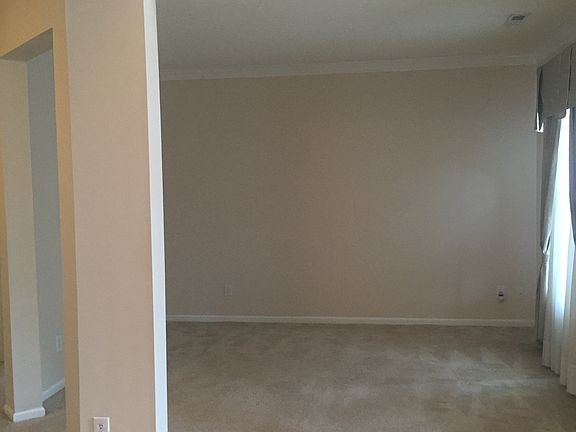 3rd image of 216 Woodburne Ln