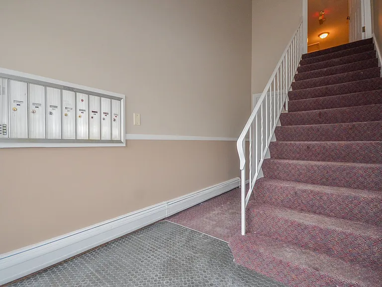 Maple Apts — Photo 35