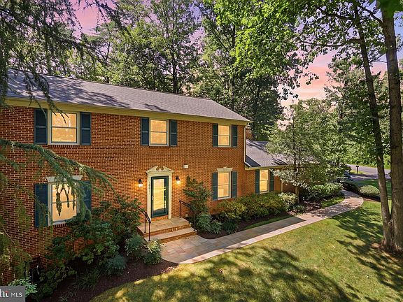 2nd image of 10811 Midsummer Dr