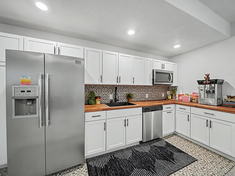6339 Knapp Dr — Photo 31