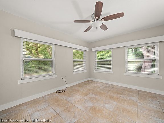 5th image of 16 E Circle St