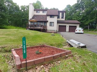 186 Mallard Ln, Bushkill, PA 18324