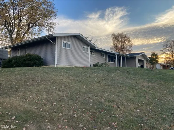 408 Abrahims Ave SW, Carrollton, OH 44615