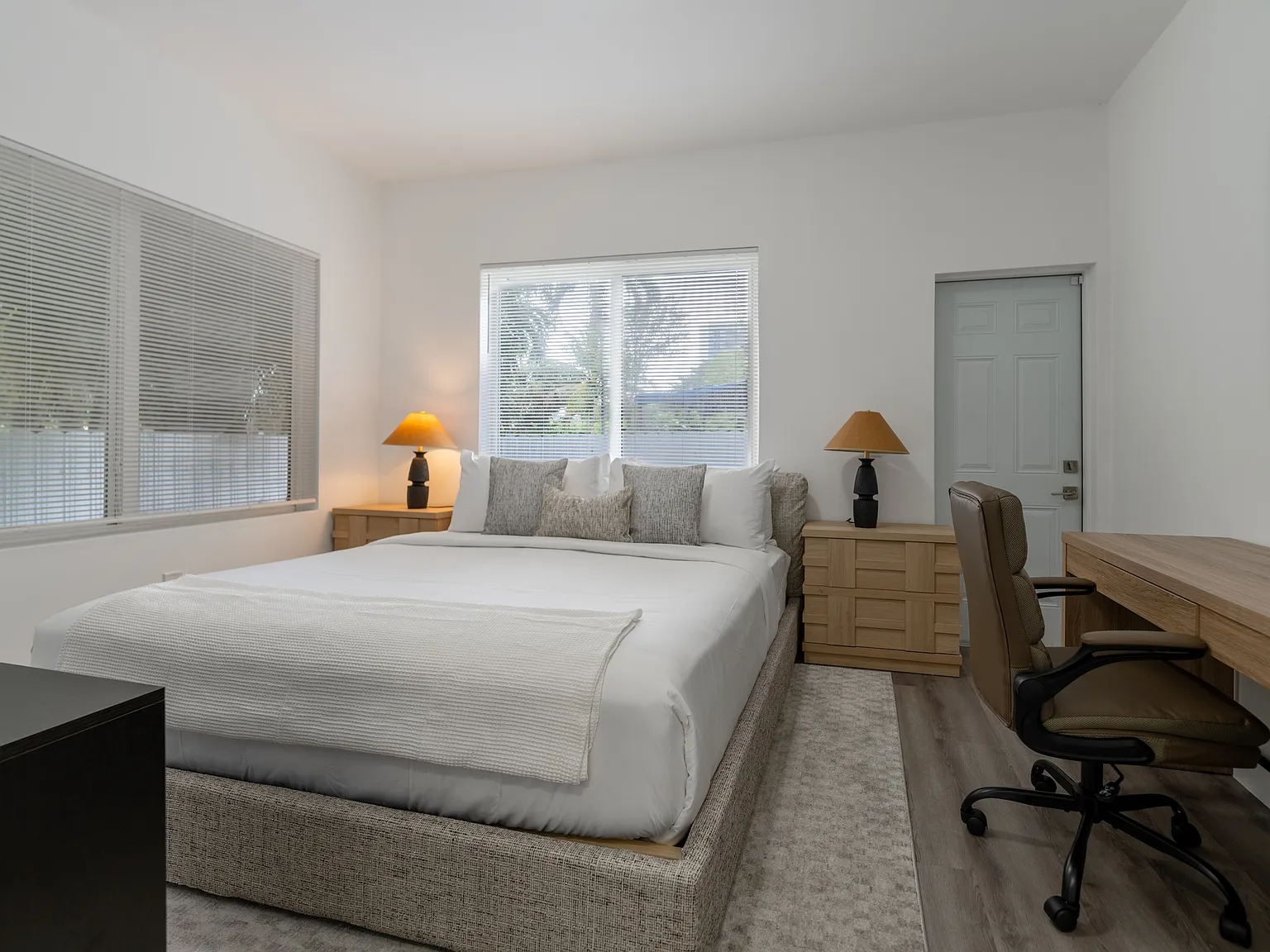2 bed, 700 sqft, $3,300 — Photo 3