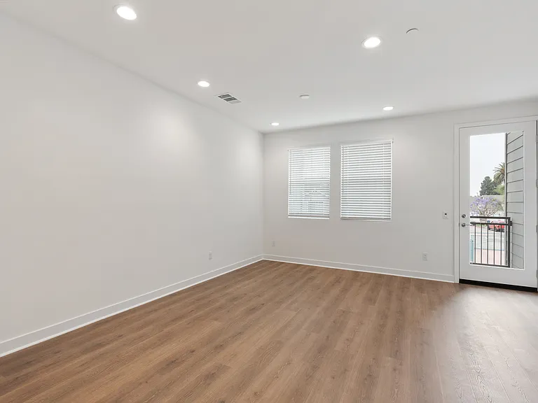 S Gardenia Ave — Photo 16