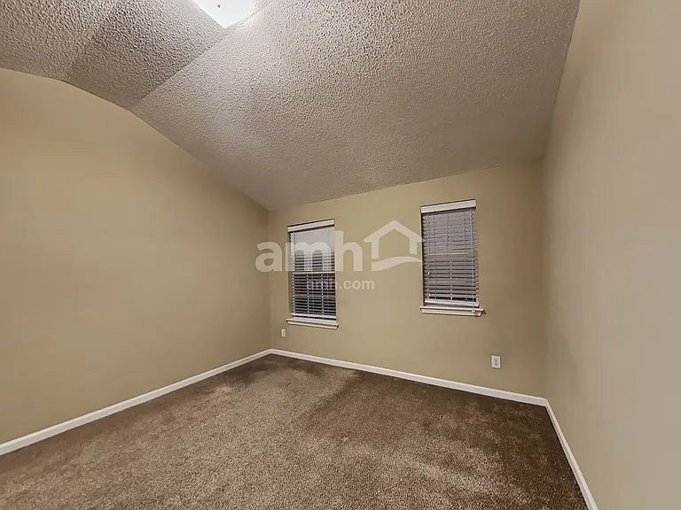 369 Hidden Creek Ln — Photo 9