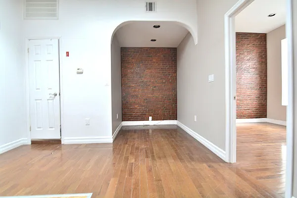 Rented by Hagstrom Management Inc | media 33