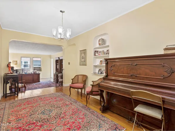 1615 Avenue I image 1 of 6