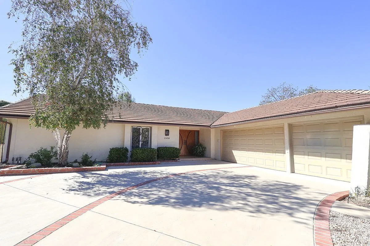 3 bed, 2.0 bath, 2067 sqft, $6,995 — Photo 1