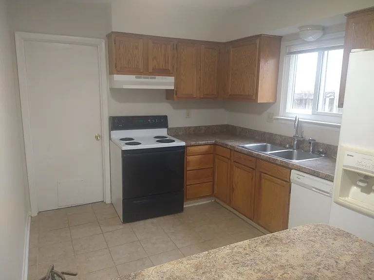 1702 Zimmerman Ct — Photo 9