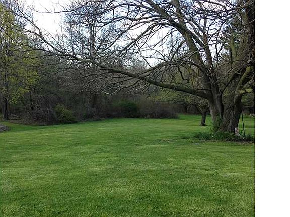 4th image of 4374 Crescent Dr