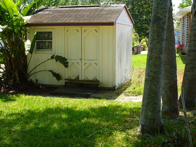 Storage building 8'x10'