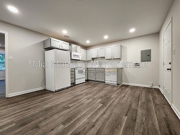4th image of 111 E Mell St #16