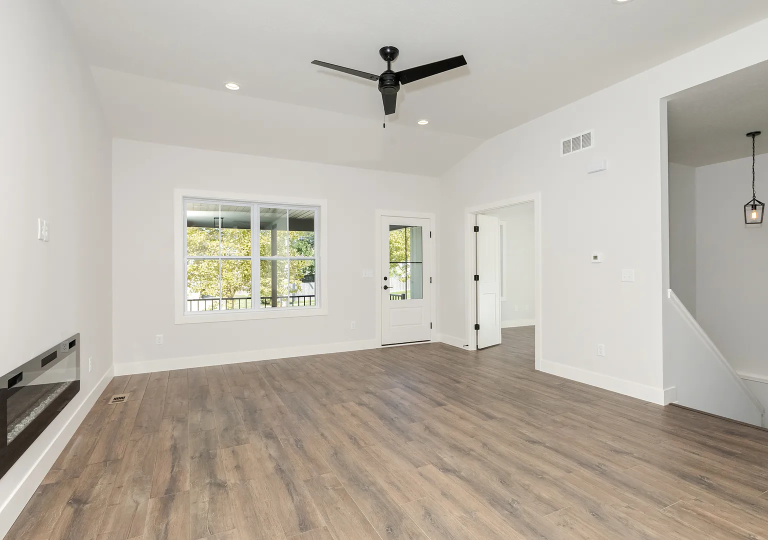 4 bed, 2156 sqft, $3,000 — Photo 4