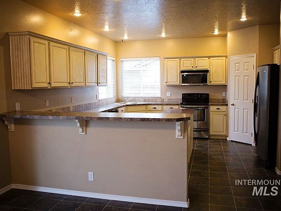 3rd image of 19556 Portsmouth Dr