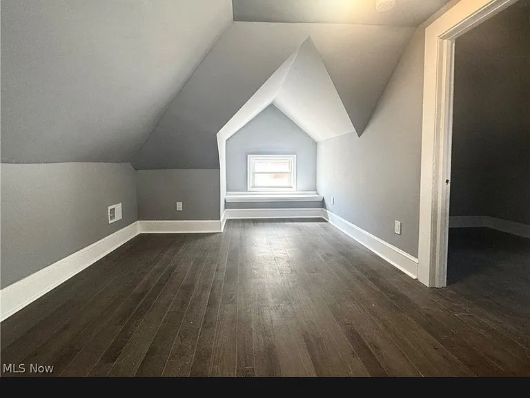 9606 Parmelee Ave — Photo 29