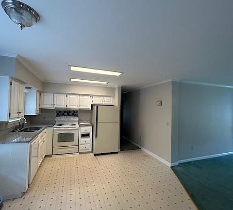 4th image of 903 Circle Dr