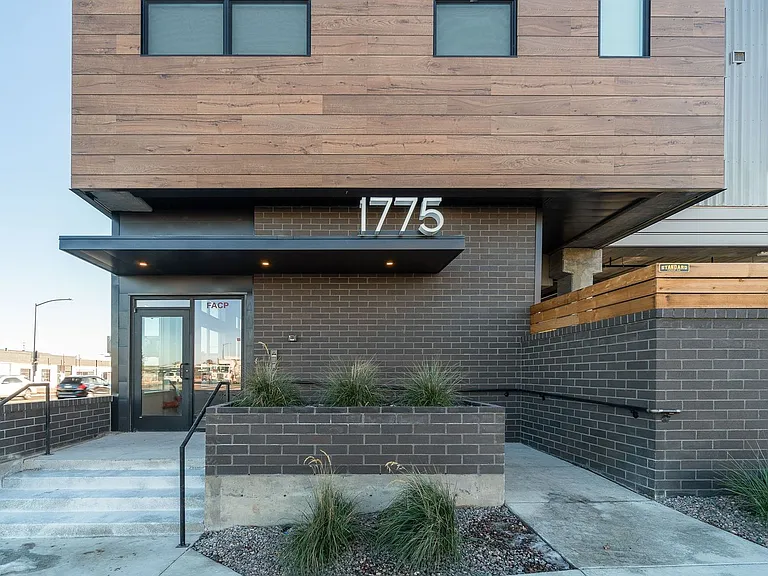 Mile High Apartments at Sloan's Lake — Photo 25