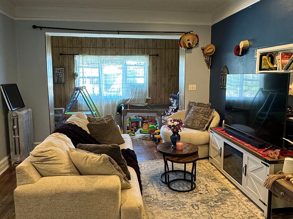 2nd image of 1516 W Bryn Mawr Ave #3
