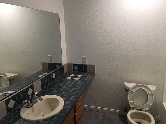 3rd image of 1135 Oxford Dr APT D