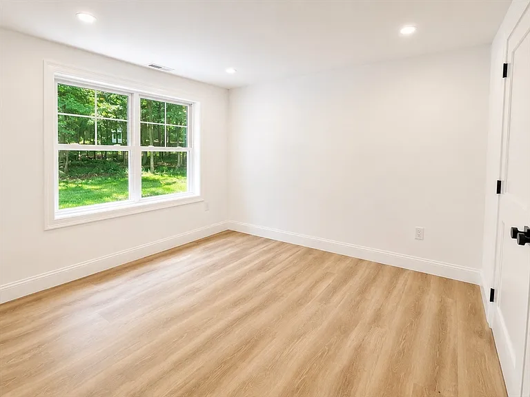 373 Eliot St — Photo 10