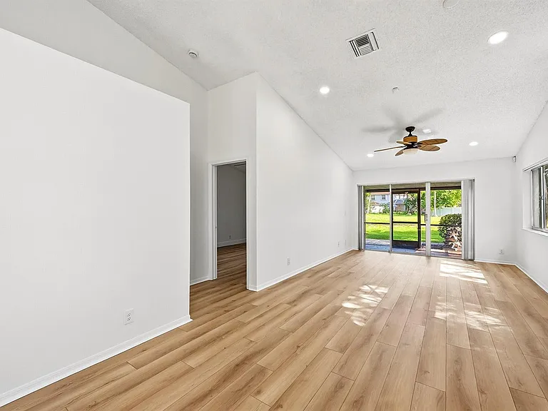 7618 Pinewalk Dr S #132 — Photo 27