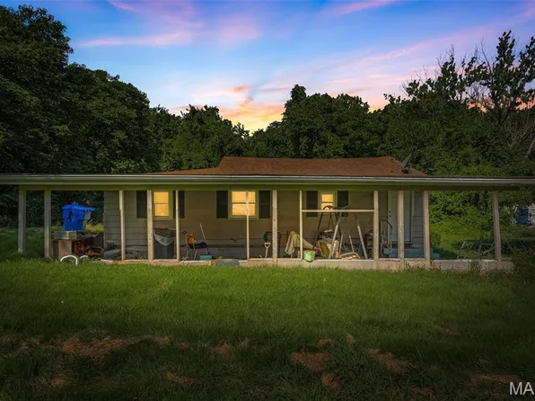 2416 Dewalt Acres Dr, Festus, MO 63028