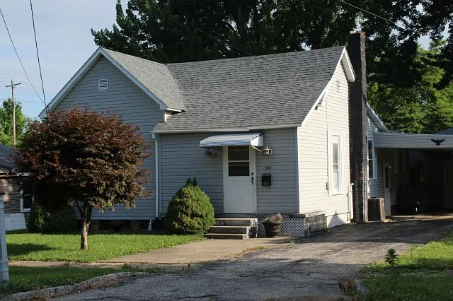 566 W Johnson St photo 1