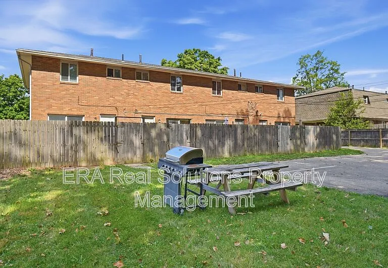 1136 McCarley Dr E — Photo 36
