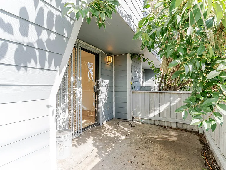 15113 Saticoy St #16 — Photo 18