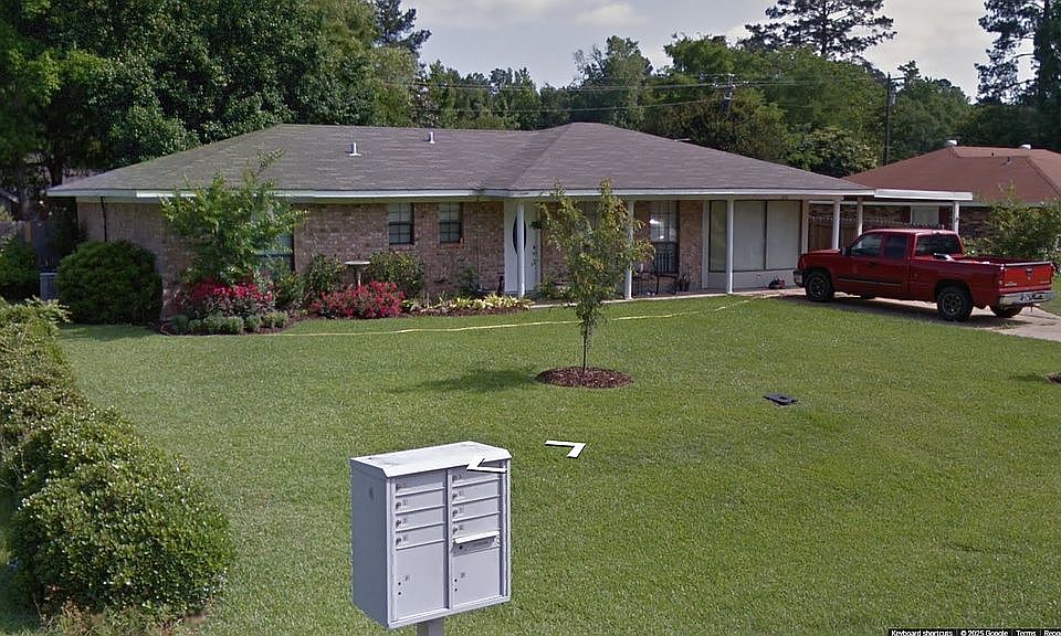 1st image of 220 Conly Dr
