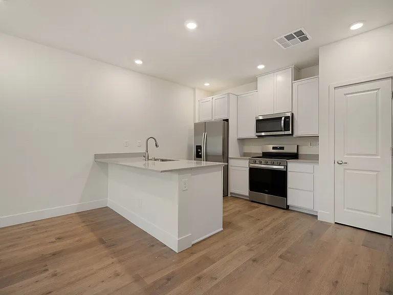 1594 Grazer Way — Photo 8