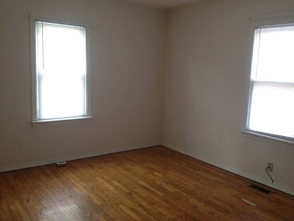 4th image of 1604 S Stockport Dr