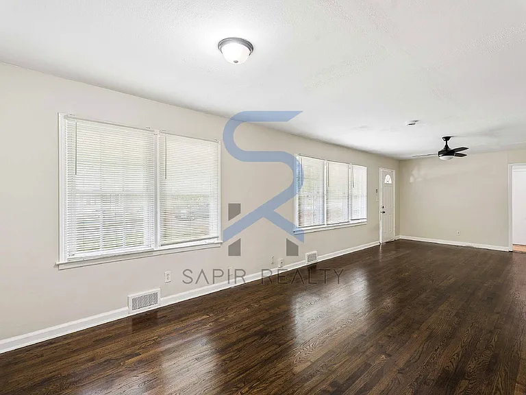 2620 Wiggins St — Photo 2
